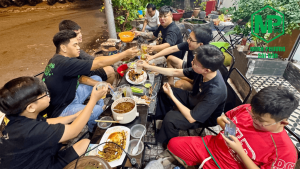 Khám phá hoạt động nấu ăn tại MPSG trước ngày Giỗ Tổ Hùng Vương, nơi thể hiện tinh thần làm việc nhóm và văn hóa doanh nghiệp gắn kết.