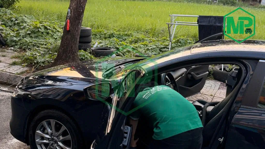 vệ sinh xe trước khi bàn giao cho khách