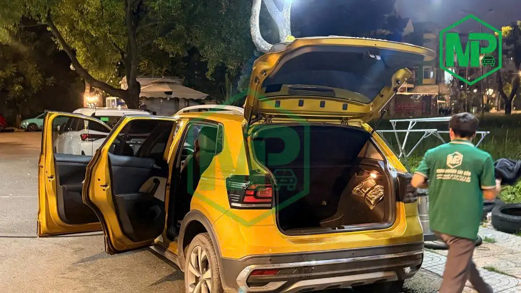 vệ sinh xe trước khi bàn giao cho khách tại mpsg